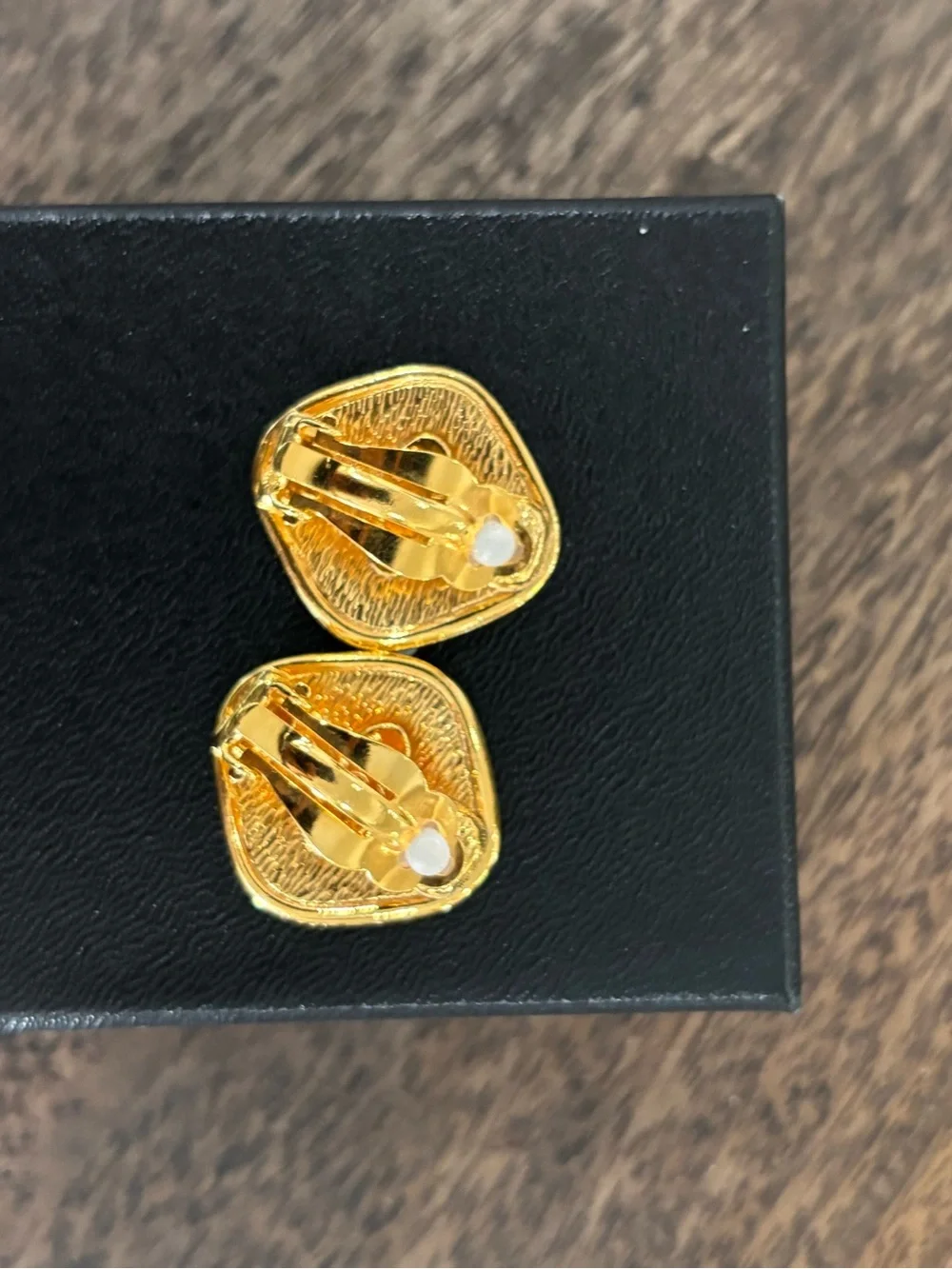 Authentic CHANEL 31 RUE DE CAMBON gold plated vintage earrings